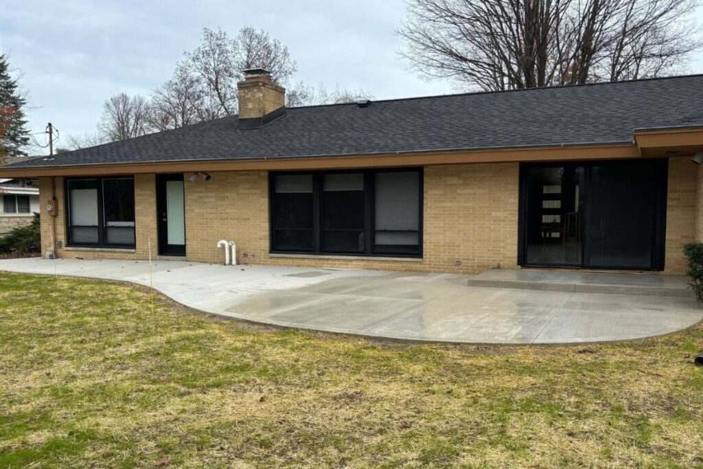 The expansive new concrete patio and stoop in Glendale, providing a spacious and inviting outdoor living area.