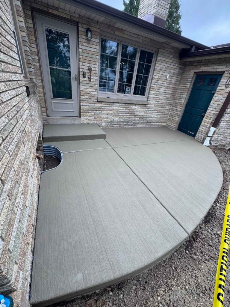brown-deer-custom-curved-concrete-front-stoop.