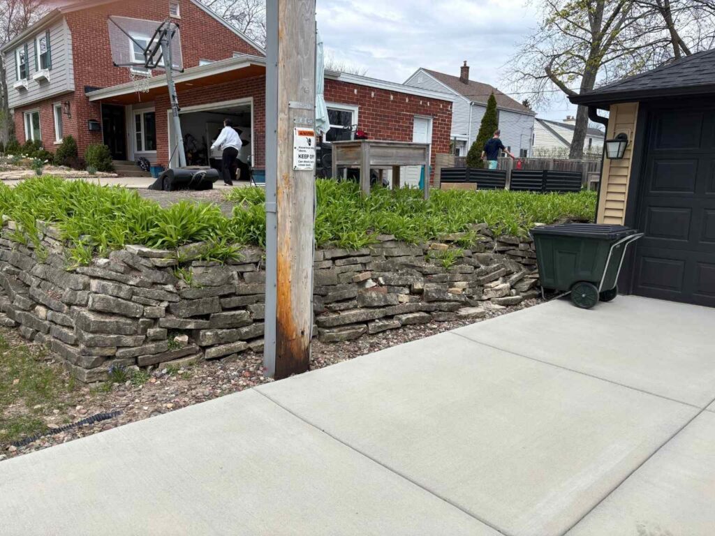 wauwatosa-natural-stone-retaining-wall